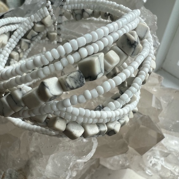 Natural howlite  bead Bracelet. - Picture 3 of 7